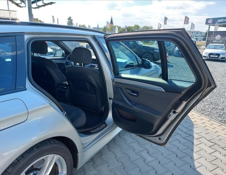 BMW Řada 5 Kombi 3,0 l 230 kw