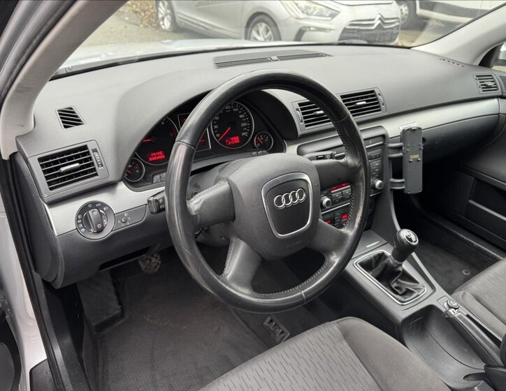 Audi A4 Kombi 2,0 l 103 kw