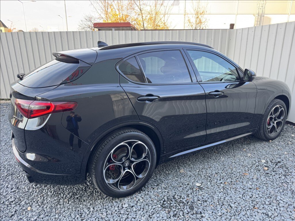 Alfa Romeo Stelvio SUV 2,0 l 206 kw