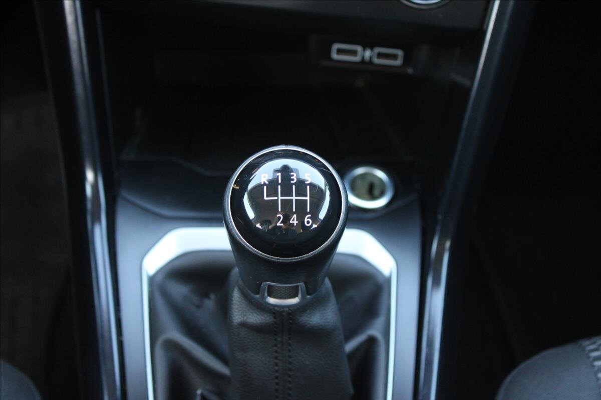 Volkswagen T-Roc SUV / Terénní 1,6 l 85 kw