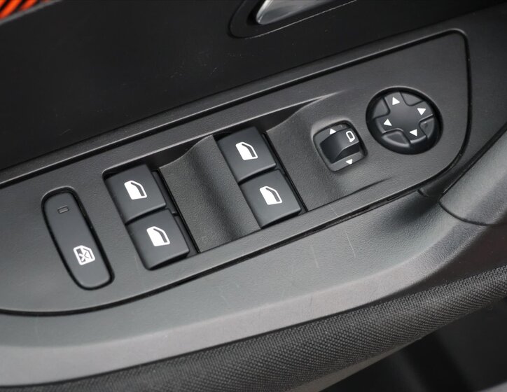 Peugeot 2008 SUV / Terénní 1,2 l 74 kw