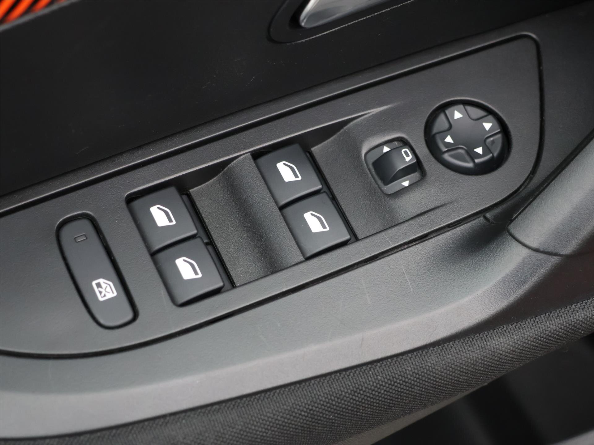 Peugeot 2008 SUV / Terénní 1,2 l 74 kw