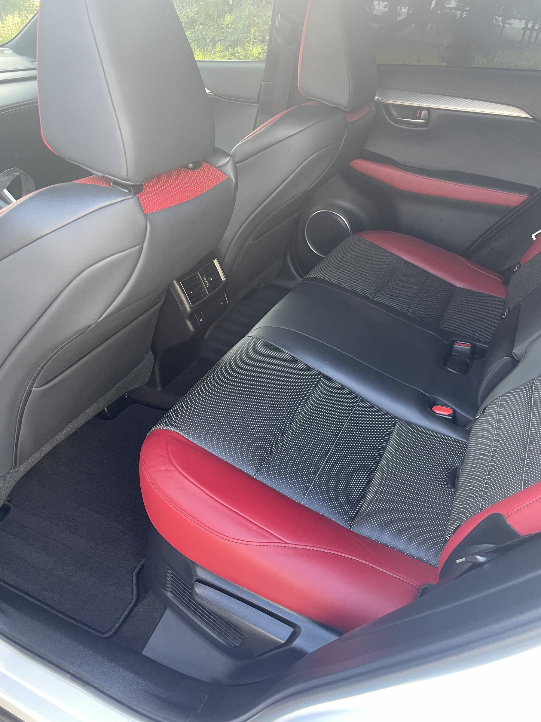 Lexus NX 300h CUV / Crossover 2,5 l 145 kw