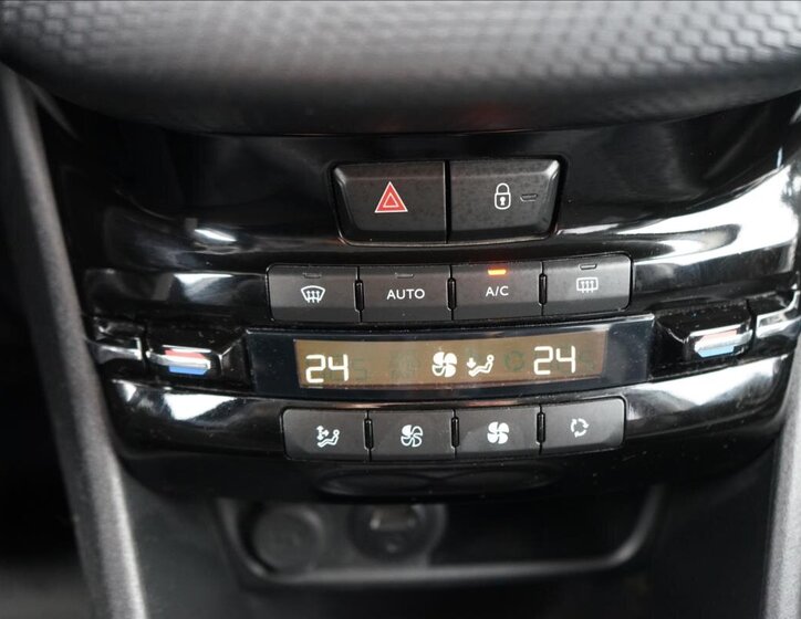 Peugeot 2008 SUV 1,2 l 81 kw