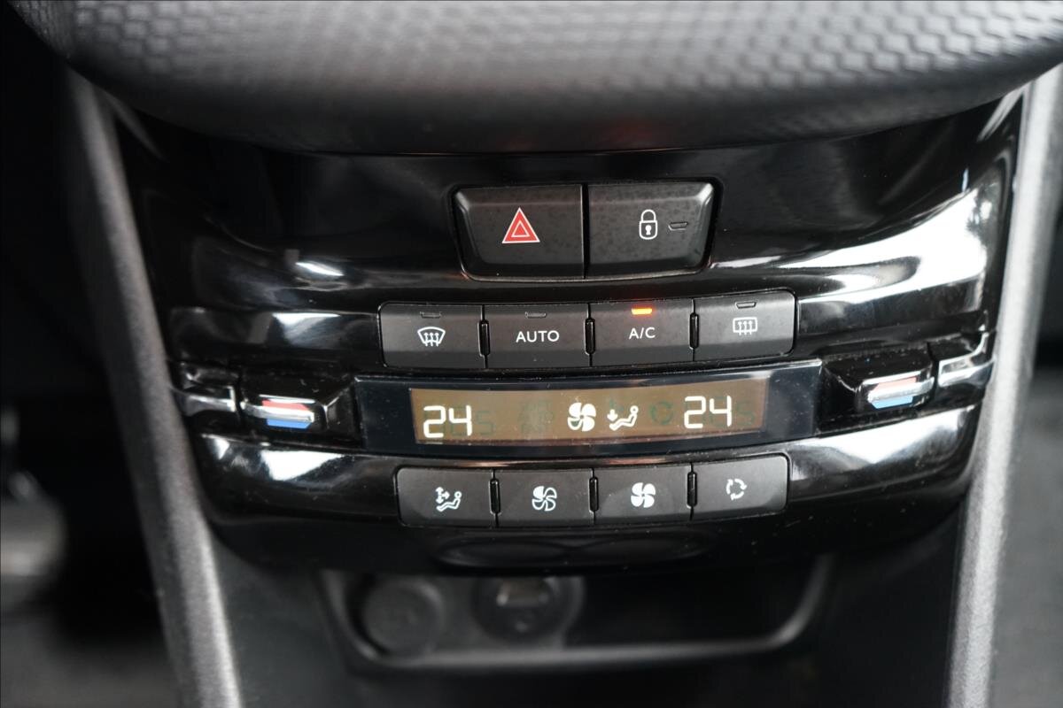 Peugeot 2008 SUV 1,2 l 81 kw