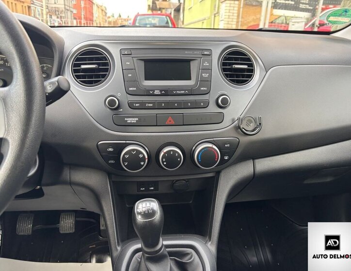 Hyundai i10 24