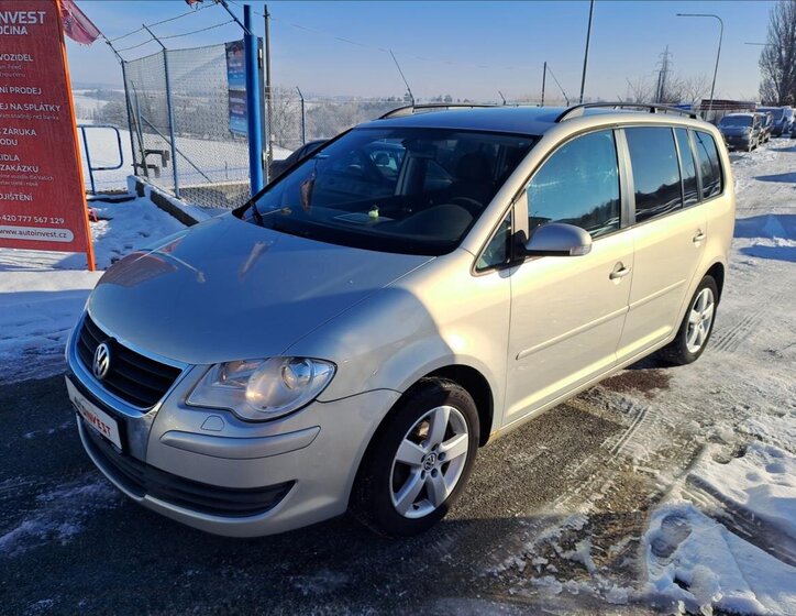 Volkswagen Touran 1