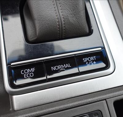 Toyota Land Cruiser 26