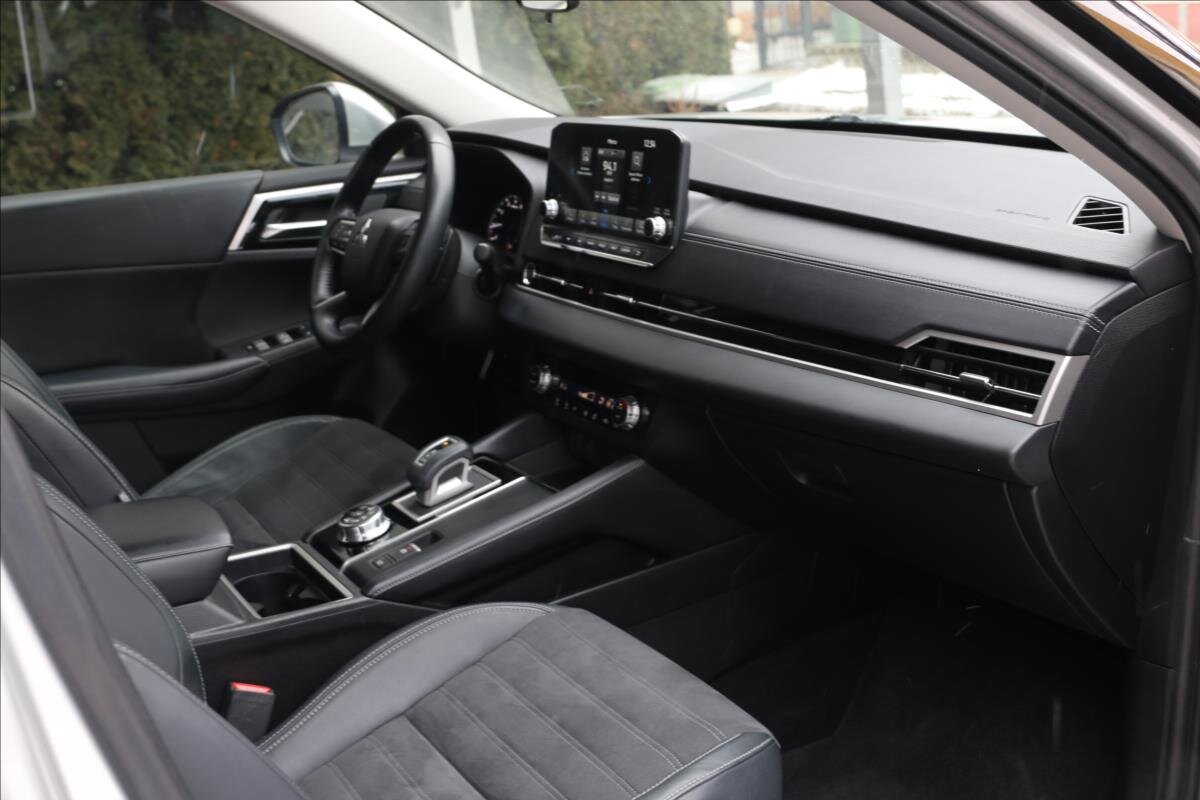 Mitsubishi Outlander SUV / Terénní 2,4 l 162 kw