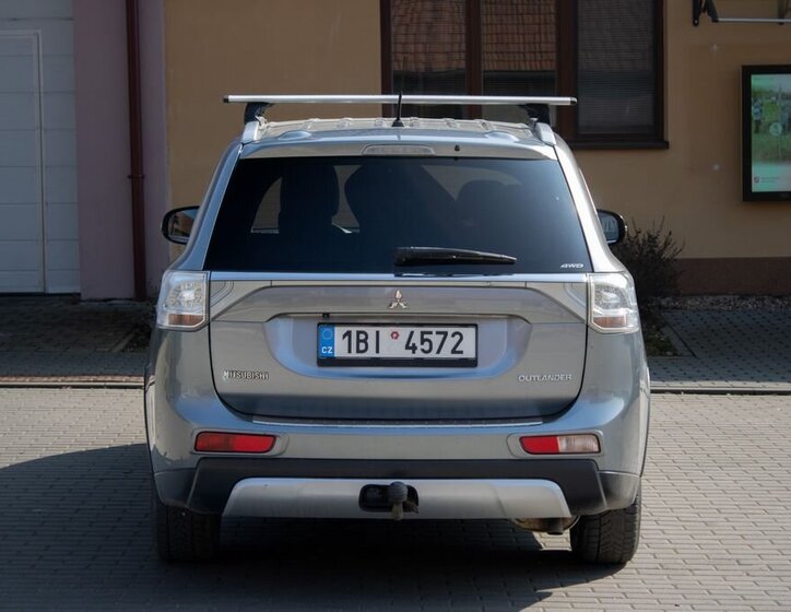Mitsubishi Outlander SUV / Terénní 2,3 l 110 kw
