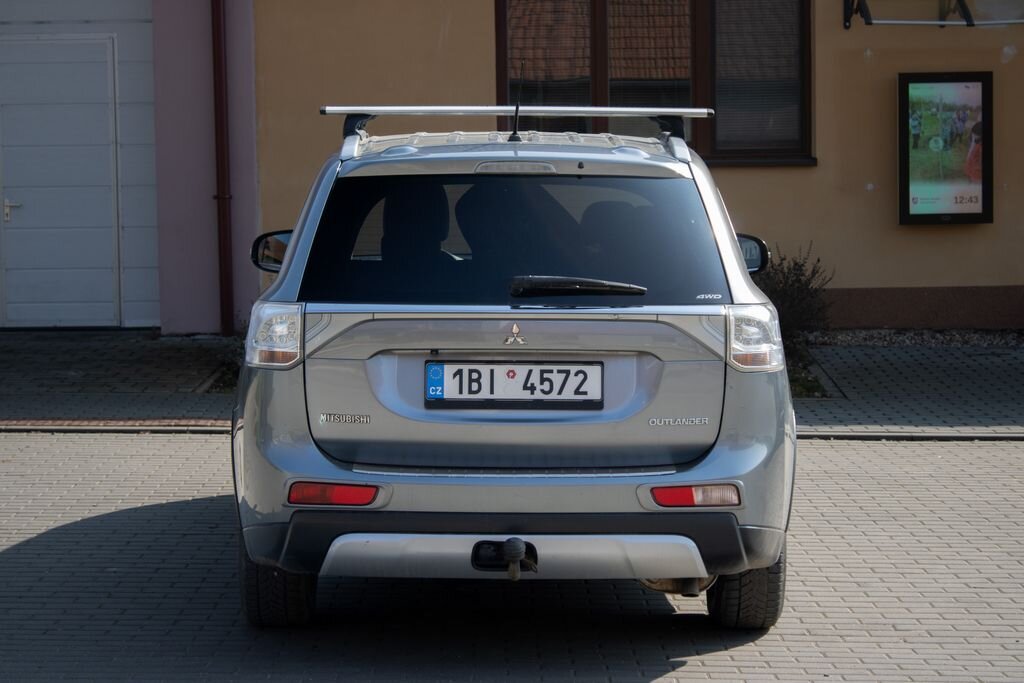 Mitsubishi Outlander SUV / Terénní 2,3 l 110 kw