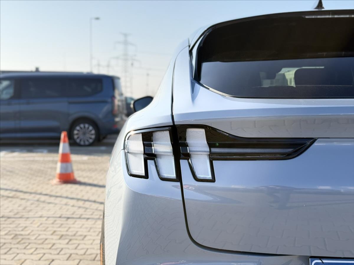 Ford Mustang Mach-E Hatchback 0,0 225 kw