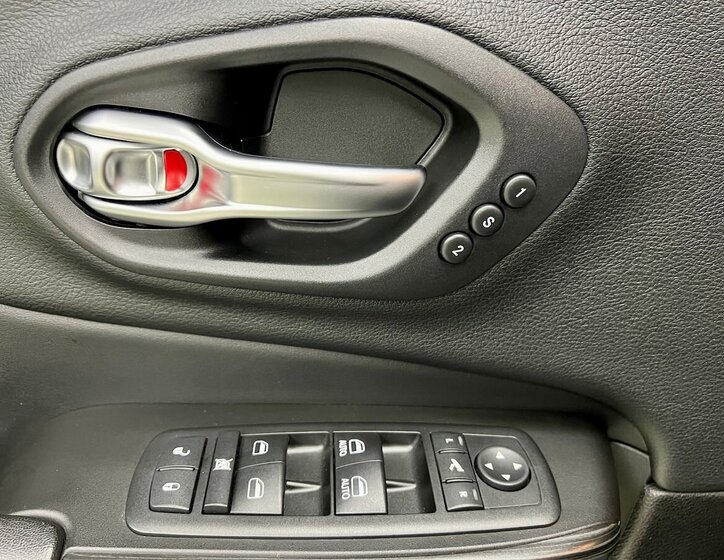 Jeep Cherokee SUV / Terénní 2,0 l 125 kw