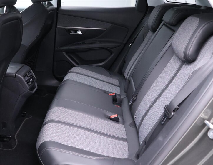 Peugeot 3008 SUV 1,2 l 96 kw