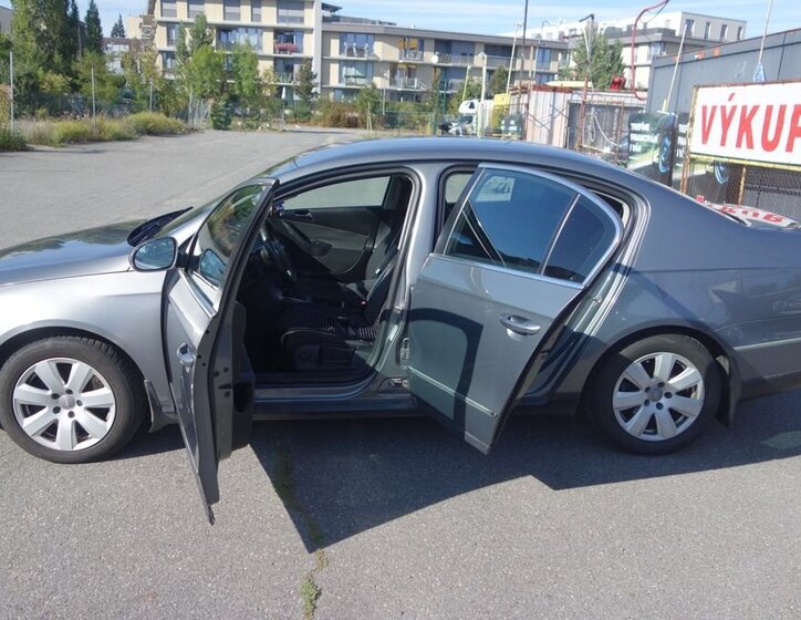Volkswagen Passat Sedan 2,0 l 103 kw