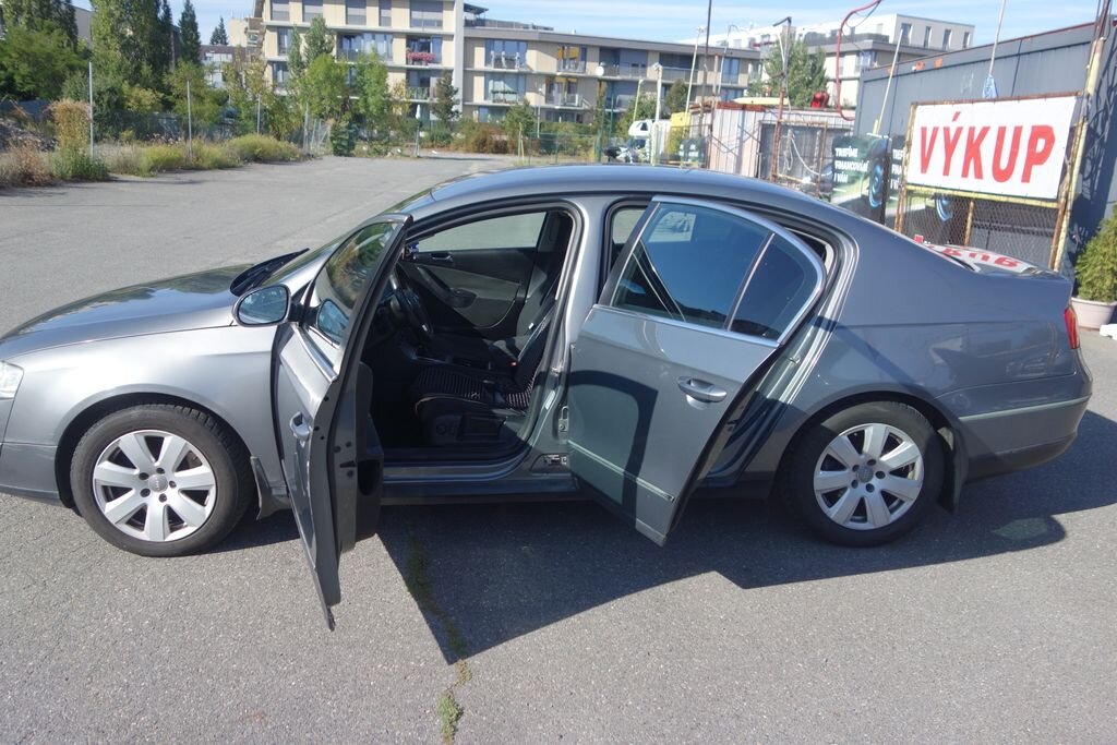 Volkswagen Passat Sedan 2,0 l 103 kw