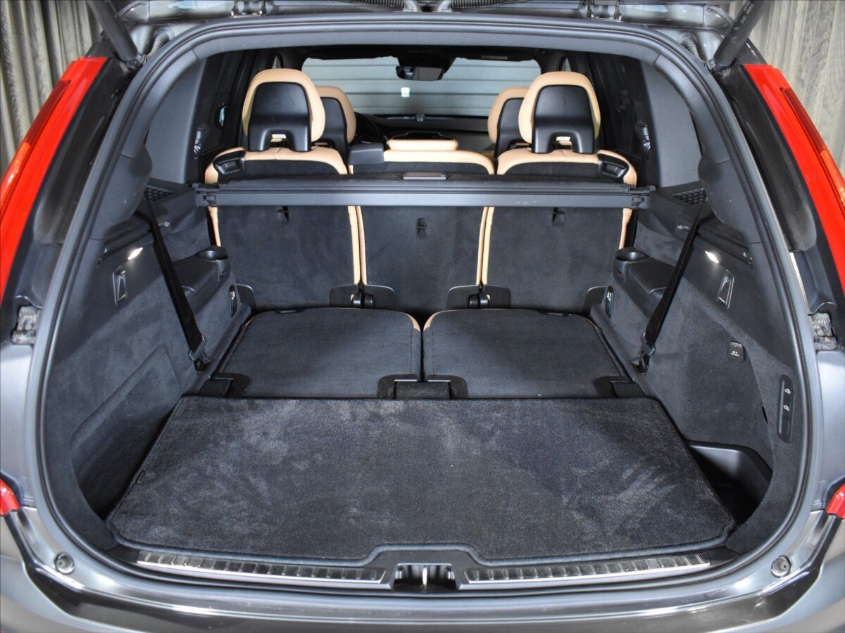 Volvo XC90 SUV / Terénní 2,0 l 177 kw