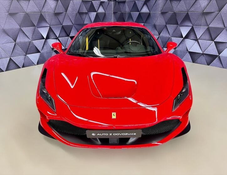 Ferrari F8 2