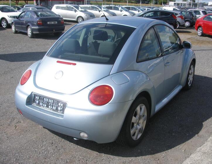 Volkswagen New Beetle 3