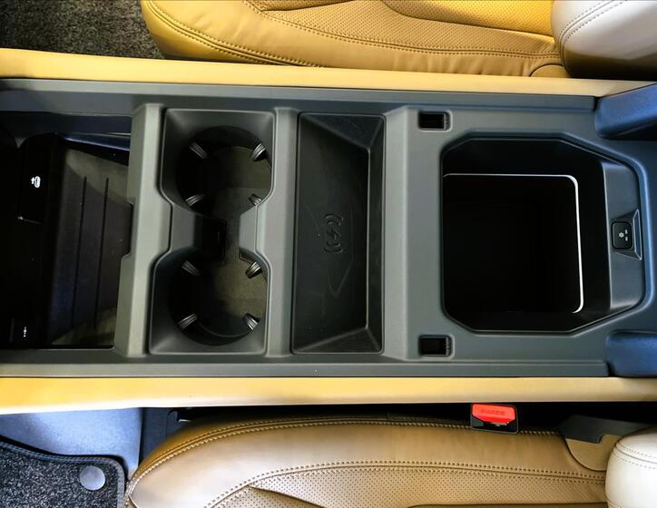 Land Rover Defender 29