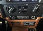 Land Rover Defender 33