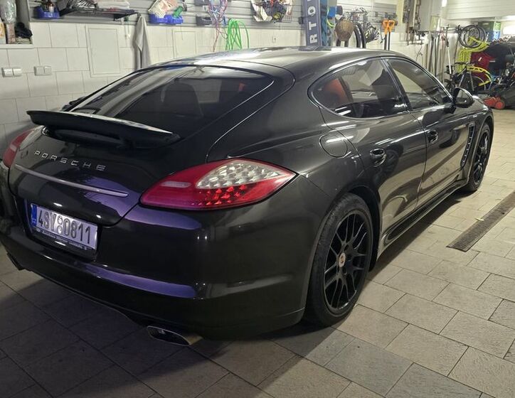 Porsche Panamera 6