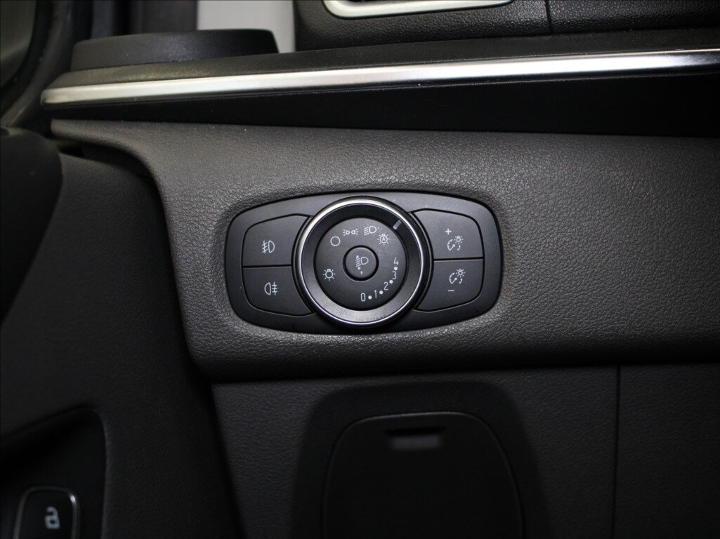 Ford Tourneo Custom MPV 2,0 l 136 kw