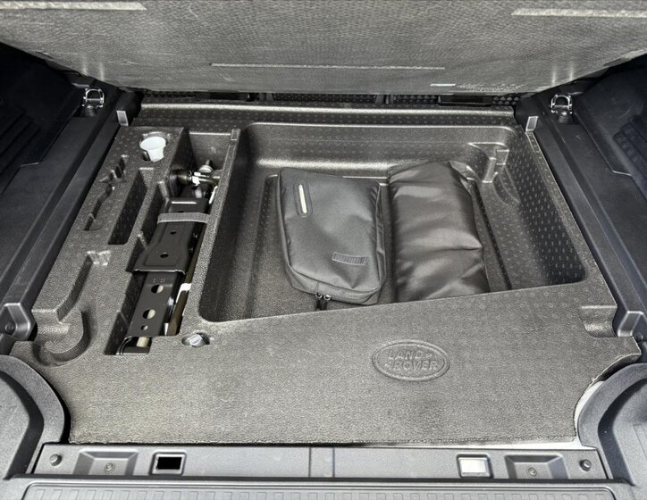 Land Rover Defender SUV 3,0 l 184 kw