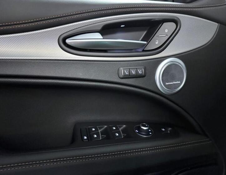 Alfa Romeo Stelvio 11