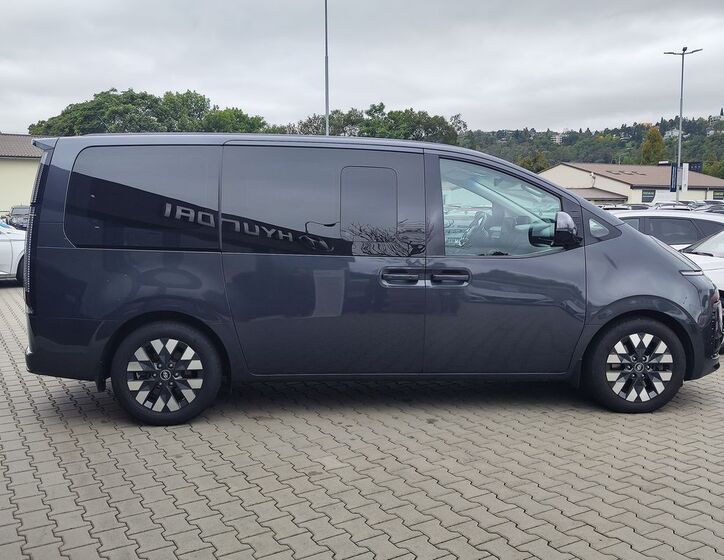 Hyundai Staria 4