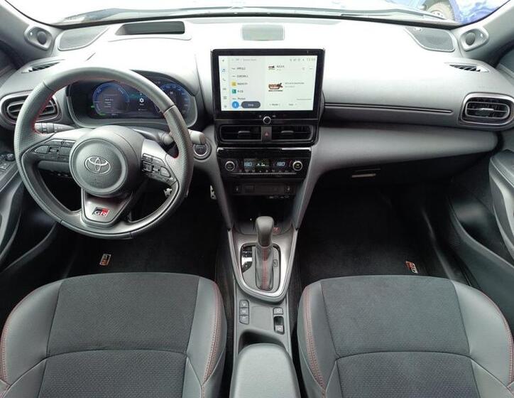 Toyota Yaris Cross 18