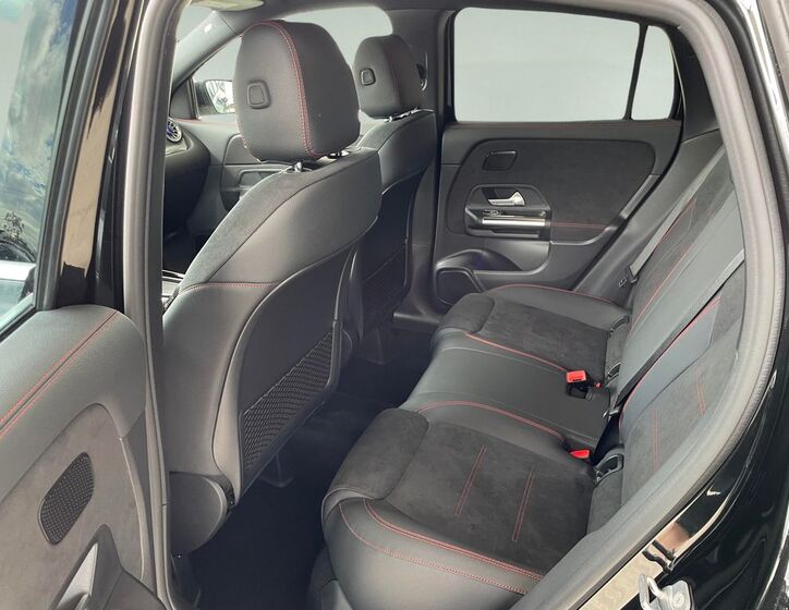 Mercedes-Benz GLA 13