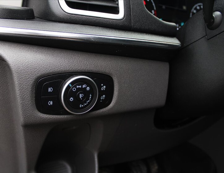 Ford Tourneo Custom MPV 2,0 l 136 kw