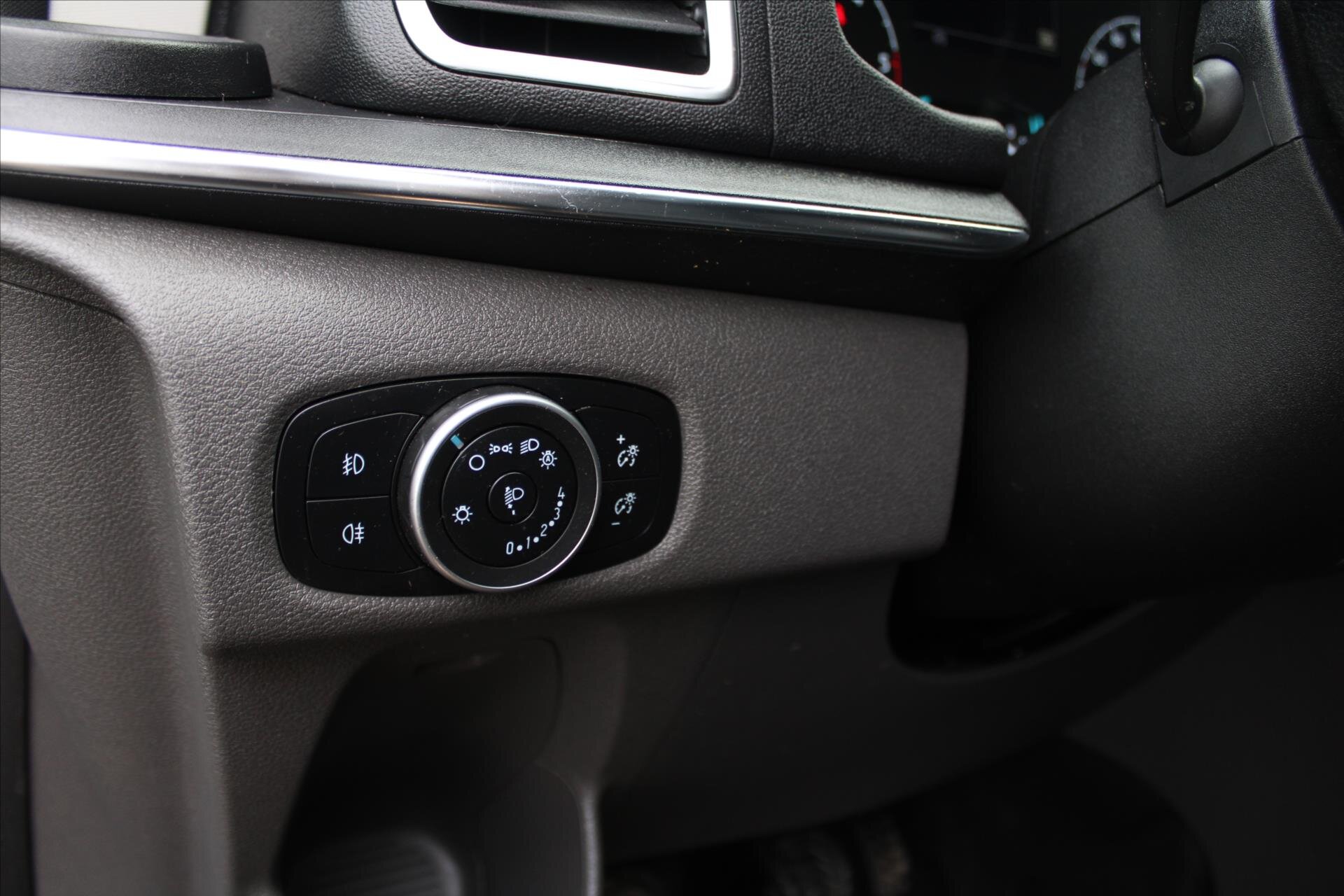 Ford Tourneo Custom MPV 2,0 l 136 kw