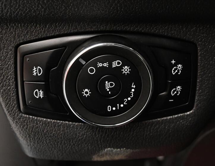 Ford Tourneo Courier 24