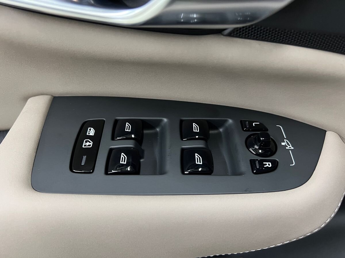 Volvo XC90 SUV / Terénní 2,0 l 335 kw