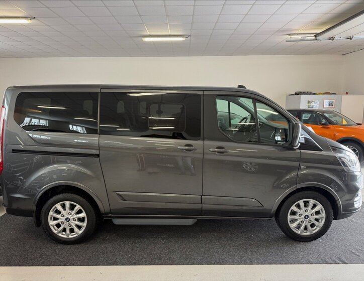 Ford Tourneo Custom 4
