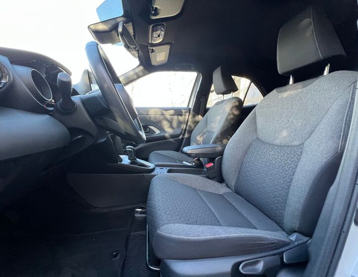 Toyota Yaris Cross 8