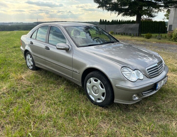 Mercedes-Benz Třídy C Sedan / Limuzína 1,8 l 105 kw