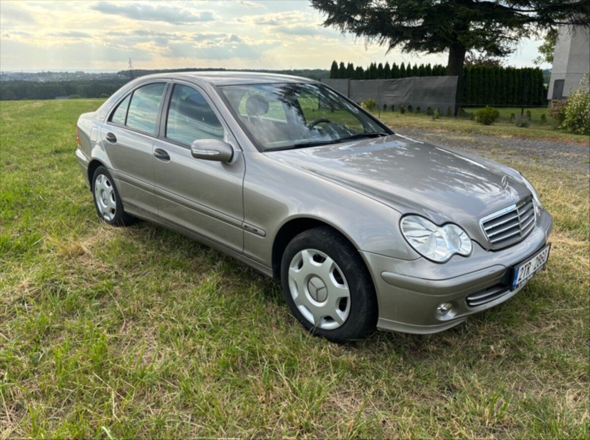 Mercedes-Benz Třídy C Sedan / Limuzína 1,8 l 105 kw