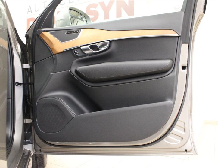 Volvo XC90 SUV / Terénní 2,0 l 173 kw