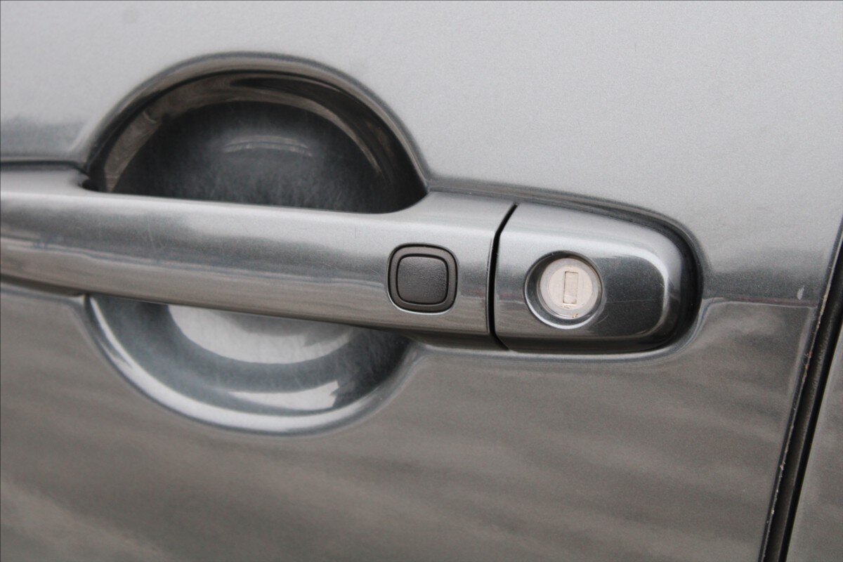 Toyota RAV4 SUV 2,2 l 100 kw