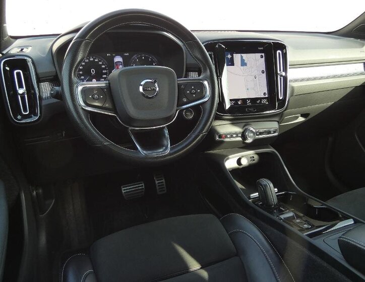 Volvo XC40 SUV / Terénní 2,0 l 145 kw