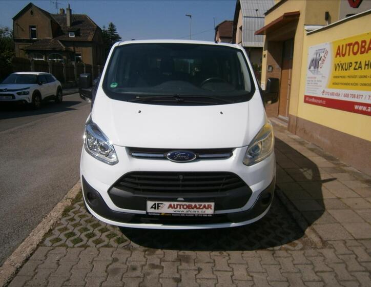 Ford Tourneo Custom 2