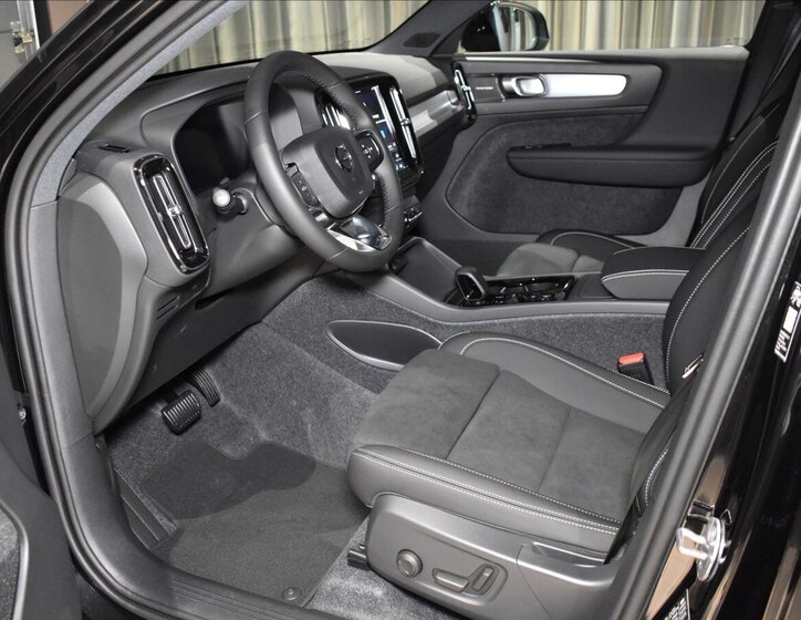 Volvo XC40 SUV / Terénní 2,0 l 145 kw