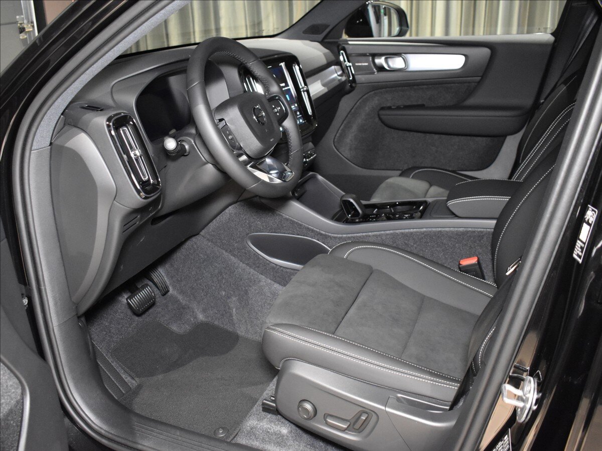 Volvo XC40 SUV / Terénní 2,0 l 145 kw