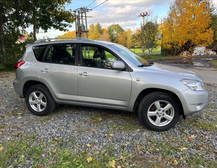 Toyota RAV4 Ostatní 2,2 l 100 kw