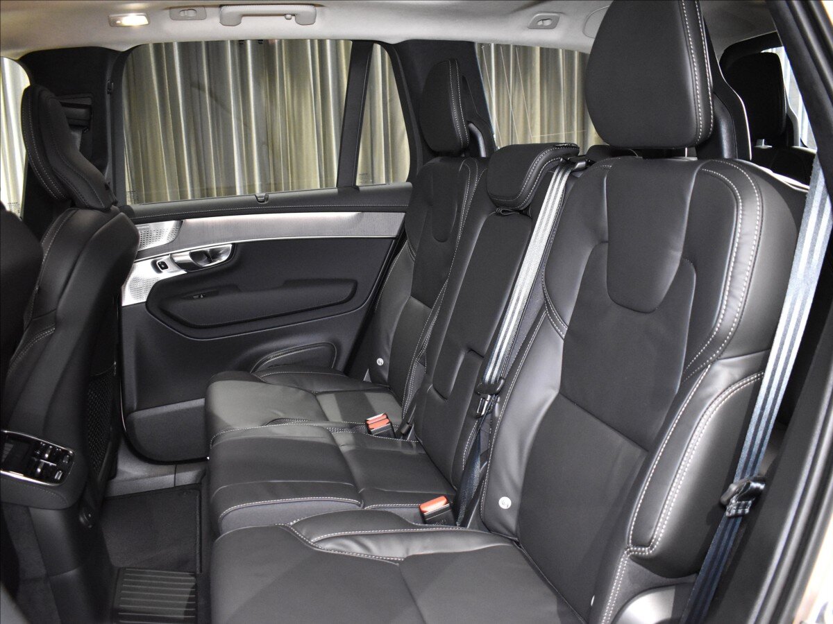 Volvo XC90 SUV / Terénní 2,0 l 335 kw