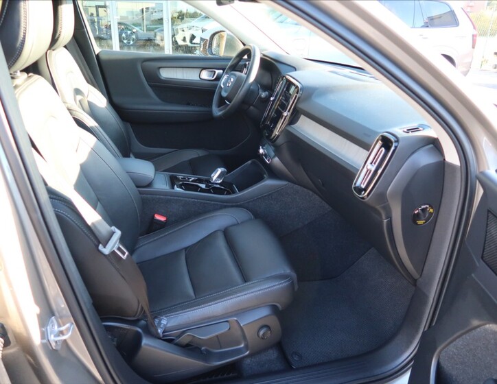 Volvo XC40 12