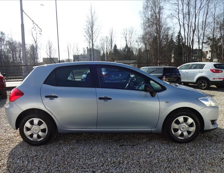 Toyota Auris Hatchback 1,3 l 74 kw